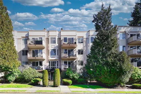 200 99th Ave NE #33, Bellevue, WA 98004