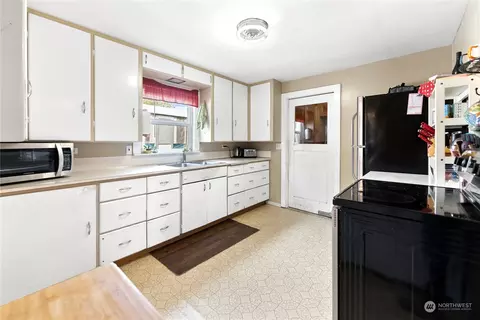 Kitchen - 226 Twisp Ave W, Twisp, WA 98856 photo 2 of 2