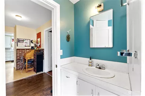 Bath - 226 Twisp Ave W, Twisp, WA 98856 photo 1 of 3