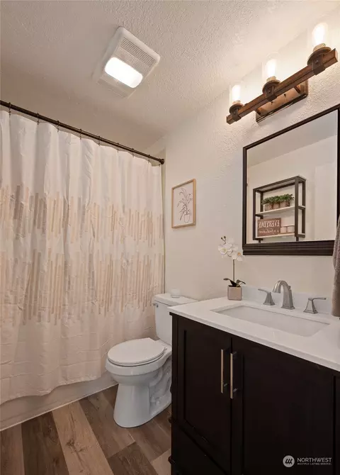 Bath - 2227 Monroe Ave, Everett, WA 98203 photo 1 of 1