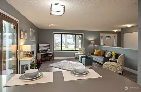 Living - 2227 Monroe Ave, Everett, WA 98203 photo 4 of 5