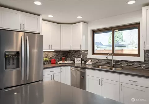 Kitchen - 2227 Monroe Ave, Everett, WA 98203 photo 4 of 4