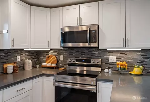 Kitchen - 2227 Monroe Ave, Everett, WA 98203 photo 3 of 4