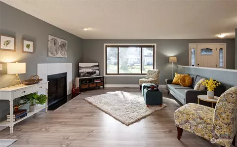 Living - 2227 Monroe Ave, Everett, WA 98203 photo 2 of 5
