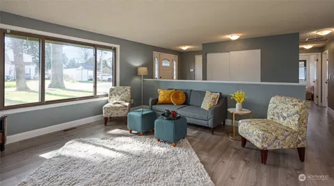 Living - 2227 Monroe Ave, Everett, WA 98203 photo 5 of 5