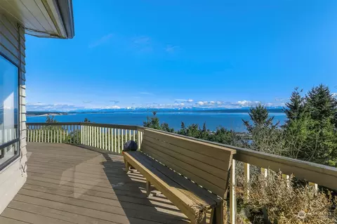 1395 Crestview Dr, Camano Island, WA 98282