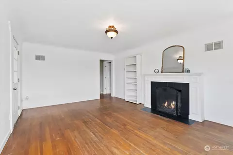 Living - 2309 24th St, Everett, WA 98201 photo 2 of 5