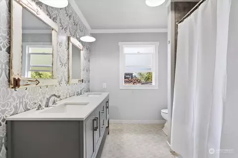 Bath - 2309 24th St, Everett, WA 98201 photo 1 of 1
