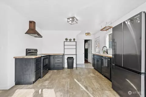 Kitchen - 2309 24th St, Everett, WA 98201 photo 1 of 3
