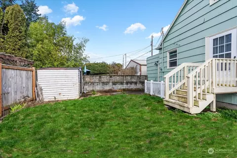Exterior - 2309 24th St, Everett, WA 98201 photo 2 of 5