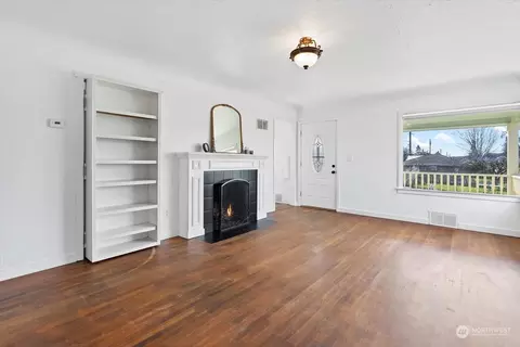 Living - 2309 24th St, Everett, WA 98201 photo 1 of 5