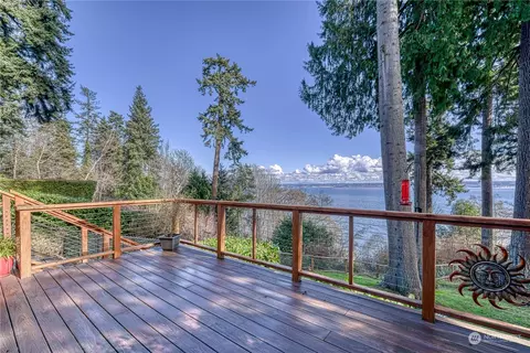 23586 Jefferson Point Rd, Kingston, WA 98346