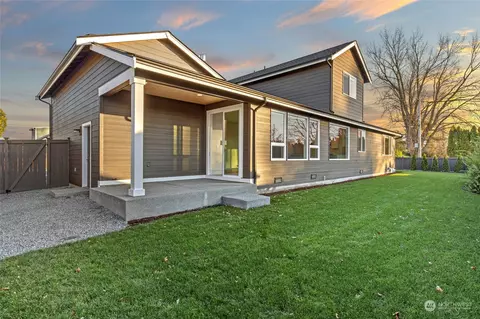 1014 Okerlund Dr, Enumclaw, WA 98022 photo 2
