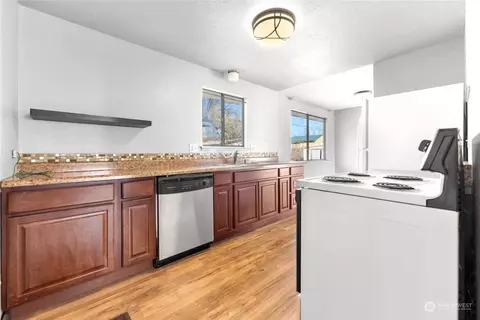 Kitchen - 315 Bridge St, Twisp, WA 98856 photo 3 of 4