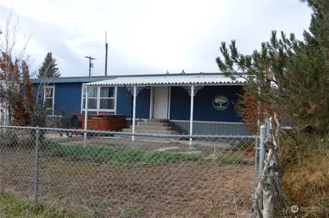 502 W 1st St, Waterville, WA 98858