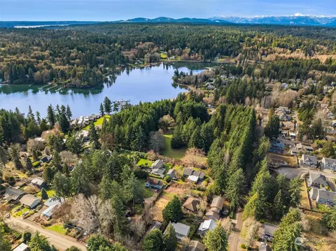 253 Grow Ave NW, Bainbridge Island, WA 98110