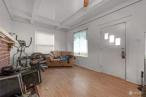 Living - 616 Main St, Sultan, WA 98294 photo 1 of 3