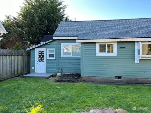 Exterior - 505 Spruce St E, Ilwaco, WA 98624 photo 2 of 9