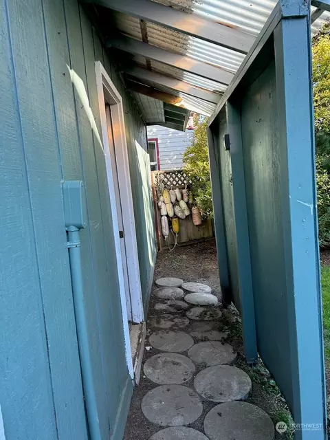 Exterior - 505 Spruce St E, Ilwaco, WA 98624 photo 7 of 9