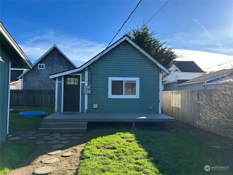 505 Spruce St E, Ilwaco, WA 98624