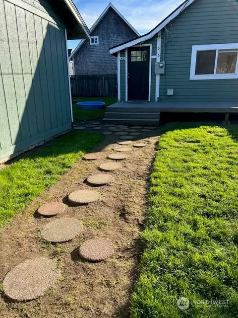 Exterior - 505 Spruce St E, Ilwaco, WA 98624 photo 3 of 9