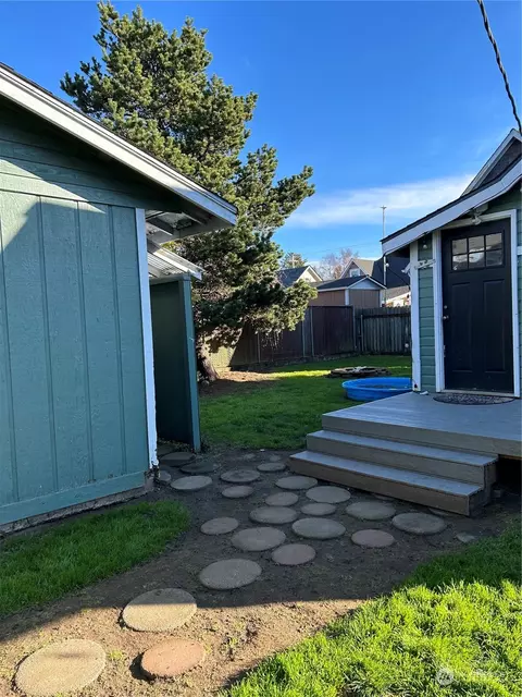 Exterior - 505 Spruce St E, Ilwaco, WA 98624 photo 4 of 9
