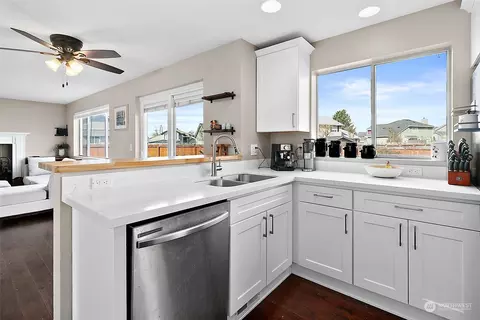 Kitchen - 3357 Randall Pl, Enumclaw, WA 98022 photo 2 of 3