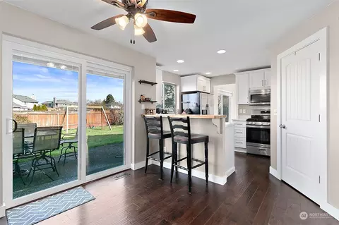 Kitchen - 3357 Randall Pl, Enumclaw, WA 98022 photo 3 of 3