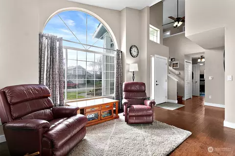 Living - 3357 Randall Pl, Enumclaw, WA 98022 photo 3 of 5