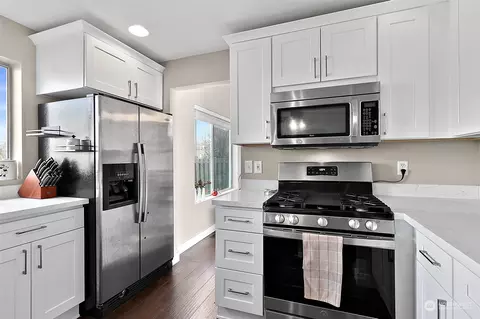 Kitchen - 3357 Randall Pl, Enumclaw, WA 98022 photo 1 of 3