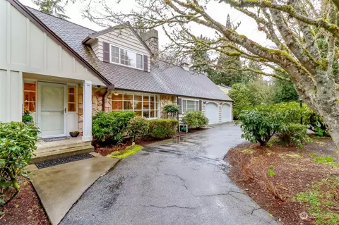 6155 90th Ave SE, Mercer Island, WA 98040