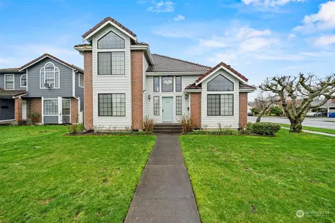1332 W Pioneer Ave, Puyallup, WA 98371