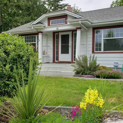 10 NE Hart Ct, Poulsbo, WA 98370