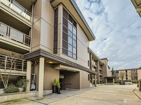 9727 NE Juanita Dr #303, Kirkland, WA 98034