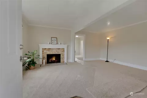Living - 6220 Parker Rd E, Sumner, WA 98390 photo 3 of 3