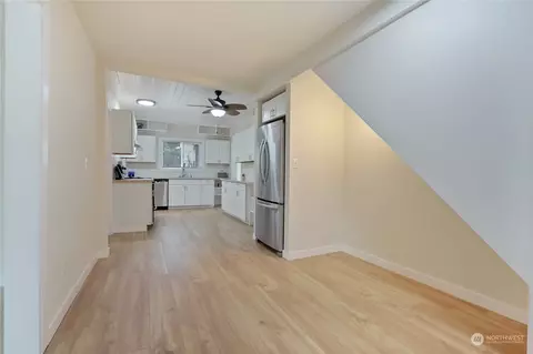 Kitchen - 6220 Parker Rd E, Sumner, WA 98390 photo 4 of 4