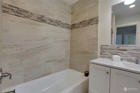 Bath - 6220 Parker Rd E, Sumner, WA 98390 photo 3 of 3