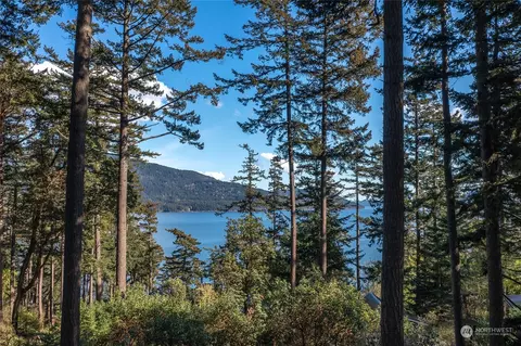 127 Geer Ln, Eastsound, WA 98245