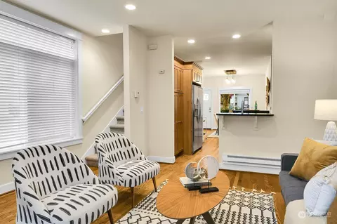 Living - 2820 E Spring Street Ct, Seattle, WA 98122 photo 2 of 3