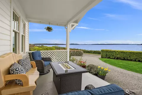 10455 10445 Manitou Beach Dr NE, Bainbridge Island, WA 98110