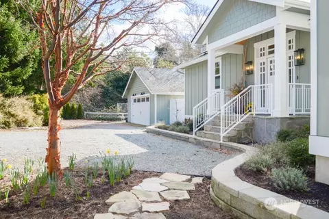 1170 SW Camano Dr, Camano Island, WA 98282