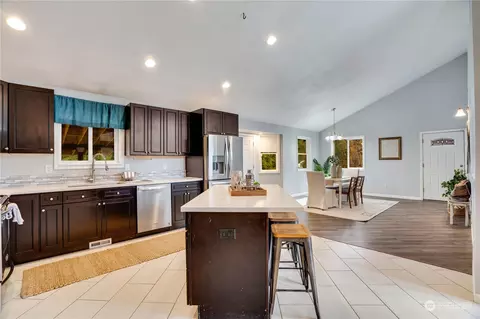 Kitchen - 28515 30th Ave E, Spanaway, WA 98387 photo 4 of 4