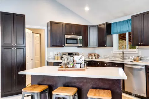Kitchen - 28515 30th Ave E, Spanaway, WA 98387 photo 3 of 4