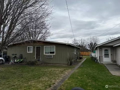 402 SE 3rd St #A & B, College Place, WA 99324