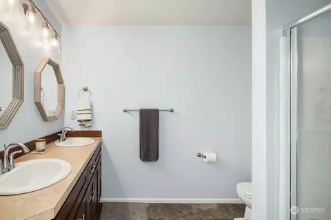 Bath - 3403 31st Dr, Everett, WA 98201 photo 3 of 4