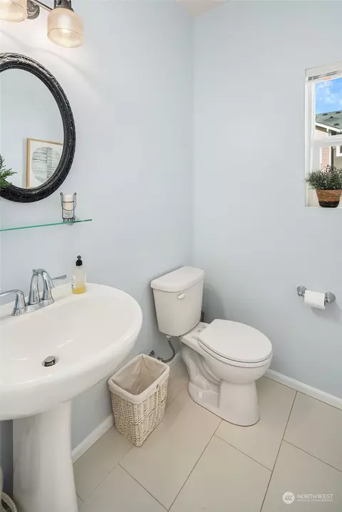 Bath - 3403 31st Dr, Everett, WA 98201 photo 1 of 4
