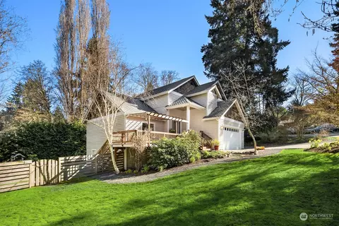 11810 Manzanita Ln NE, Bainbridge Island, WA 98110