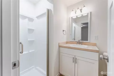 Bath - 1133 121st Pl SE, Everett, WA 98208 photo 2 of 2