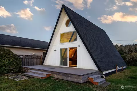 191 Canal Dr SE, Ocean Shores, WA 98569