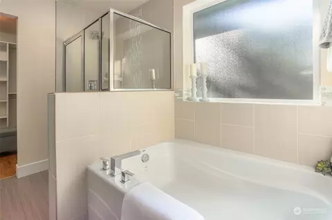 Bath - 3310 181st St SE, Bothell, WA 98012 photo 2 of 4